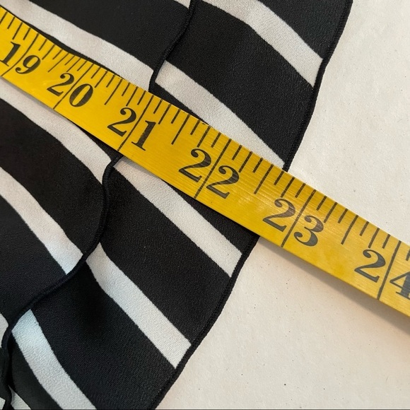 GAP black white sleeveless striped peplum Top size Medium - Picture 4 of 4